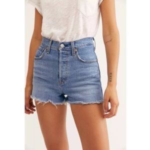 Free People // Levi’s Ribcage Shorts🌛